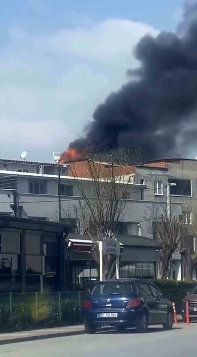 Bursa&rsquo;da &ccedil;atı katı alevlere teslim oldu 1