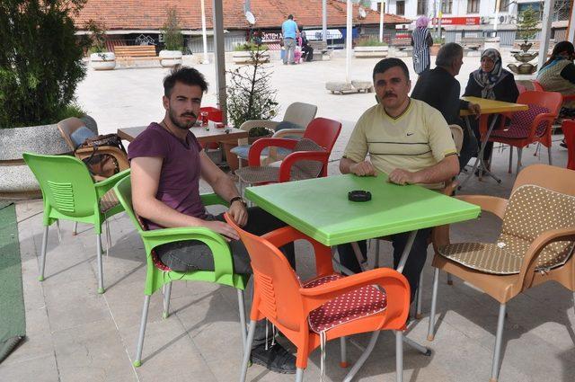 Kafe işletmecisinden örnek davranış