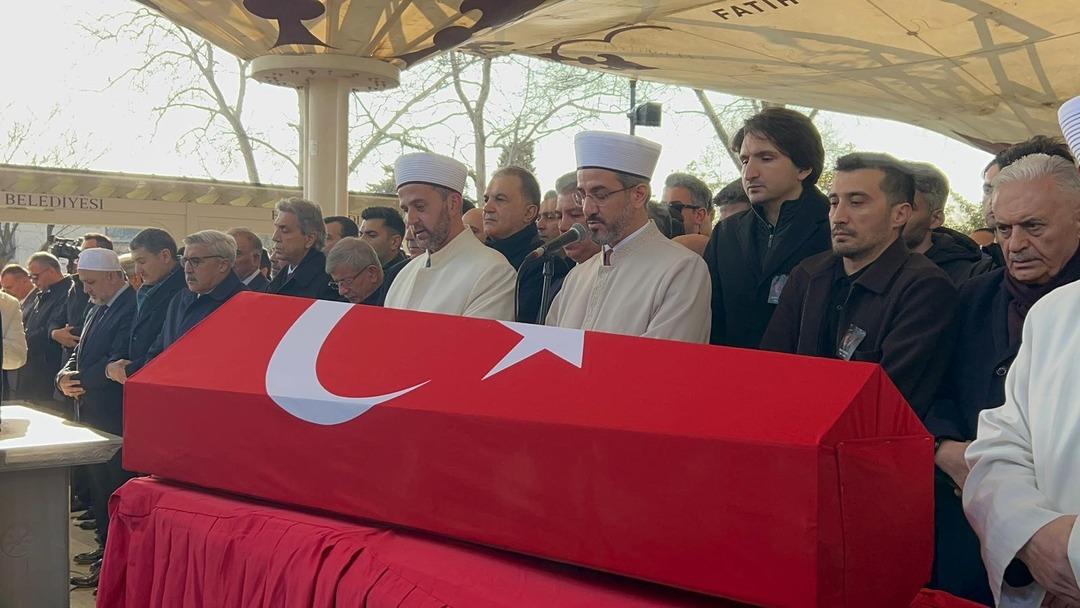 T&uuml;rkiye İlber Hocası na veda etti! İlber Ortaylı son yolculuğuna uğurlandı 3