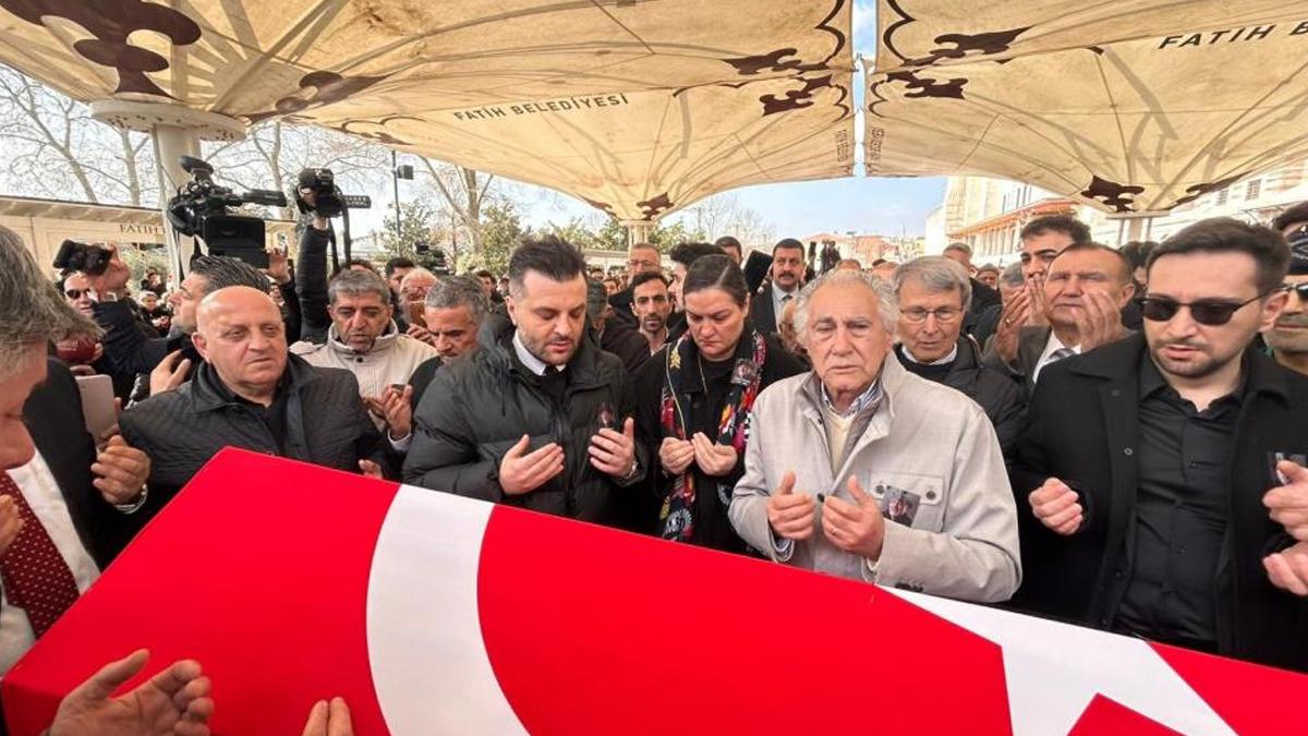 T&uuml;rkiye İlber Hocası i&ccedil;in ağladı! İlber Ortaylı son yolculuğuna uğurlandı 4