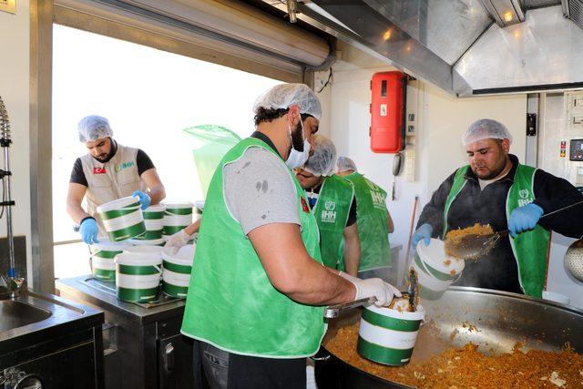 İHH’den, Doğu Gutalı ailelere sıcak yemek