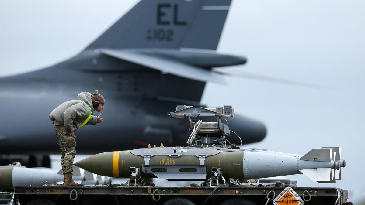 İngiltere'de İran hazırlığı! Yoğun askeri hareketlilik: Bombalar böyle yüklendi - Dünya Haberleri