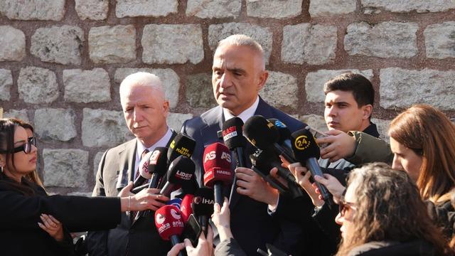 Bakan Ersoy'dan İlber Ortaylı için duygusal veda: Hem eserleriyle, hem fikirleriyle yaşamaya devam edecek