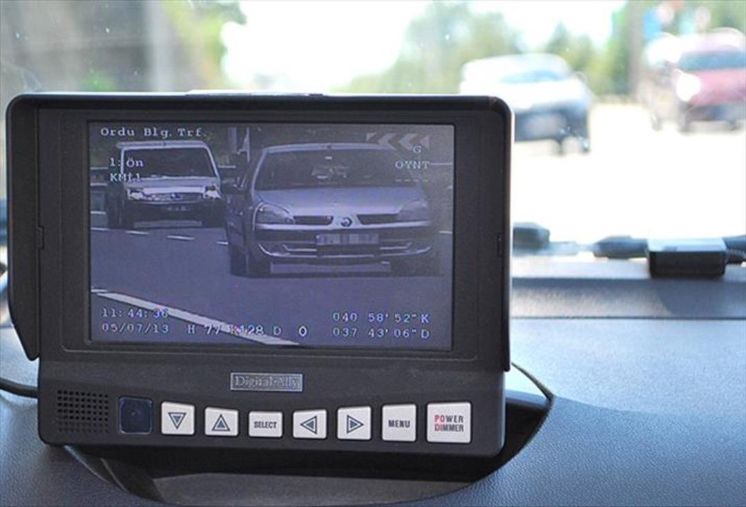 Trafikte hız sınırını aşanlara kademeli ceza: Limitler değişti, şehir i&ccedil;inde 5 km, şehir dışında 10 km detayına dikkat! 3