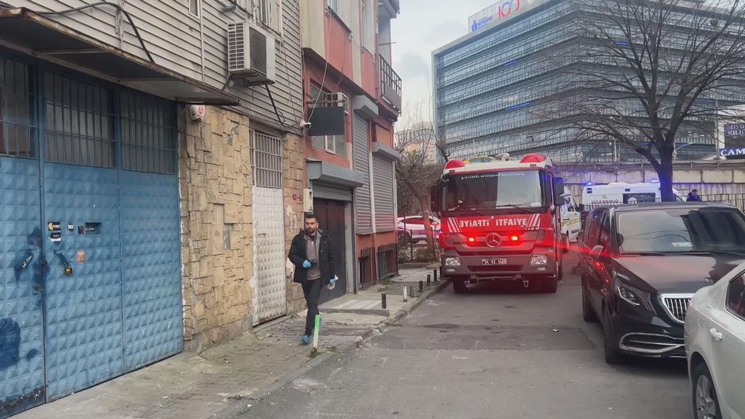 Beyoğlu nda kahreden haber! 2 yaşındaki bebek alevlerin arasında kaldı 1