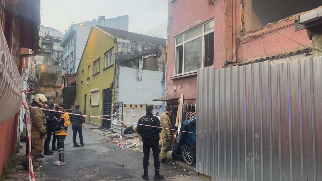 Beyoğlu nda kahreden haber! 2 yaşındaki bebek alevlerin arasında kaldı 3