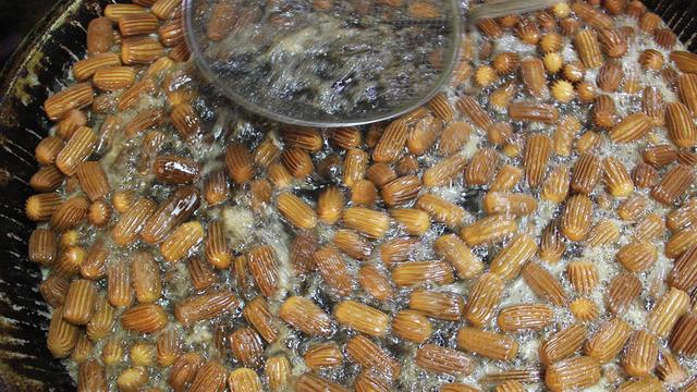 İftar öncesi uzun kuyruk! Bu tatlı için 1 saat bekliyorlar