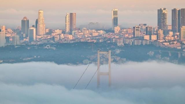 İstanbul'da sabah saatlerinde sis etkili oluyor