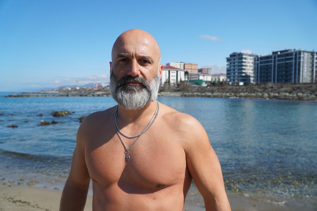 5 yıldır yaz kış demeden kendini Karadeniz sularına bırakıyor! Kız Kulesi nden Rize Pazar a y&uuml;z&uuml;yor 1