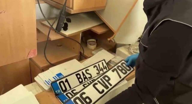 Merdiven altı plaka basım at&ouml;lyelerine baskın: 4 tutuklama 7