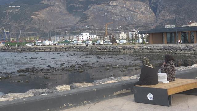 Kuvvetli fırtına sonrası İskenderun K&ouml;rfezi&rsquo;nde deniz suyu &ccedil;ekildi 2