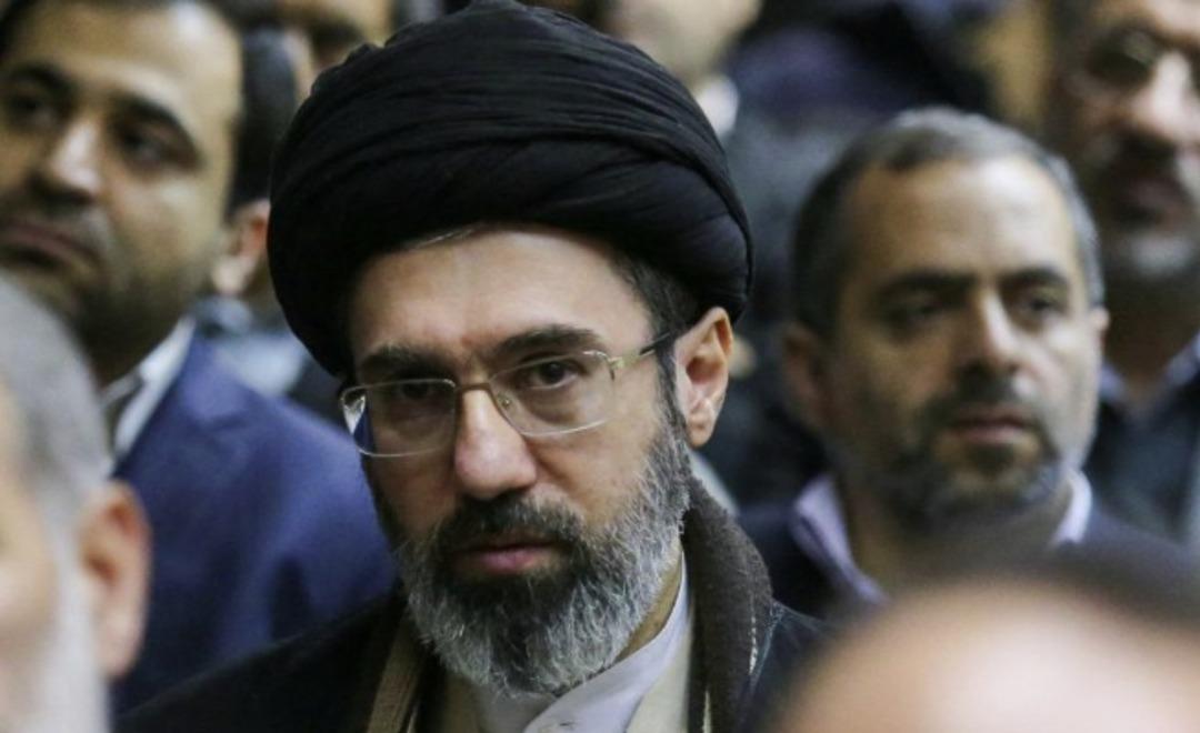 Babasının &ouml;ld&uuml;r&uuml;ld&uuml;ğ&uuml; saldırıda M&uuml;cteba Hamaney b&ouml;yle hayatta kalmış 2