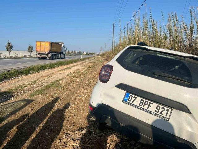 Manavgat&rsquo;ta otomobil tarlaya u&ccedil;tu 3