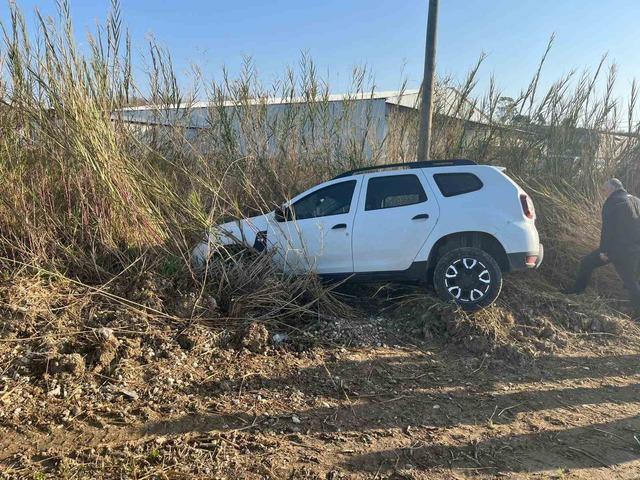 Manavgat&rsquo;ta otomobil tarlaya u&ccedil;tu 2