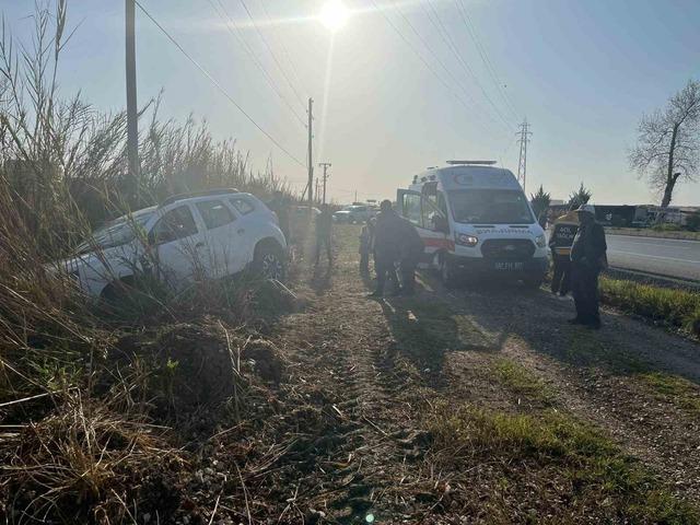 Manavgat&rsquo;ta otomobil tarlaya u&ccedil;tu 1