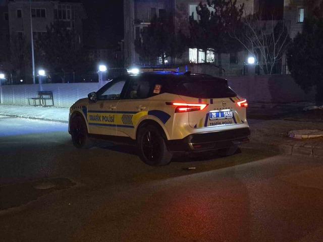 Motosiklet, servis aracı ile &ccedil;arpıştı: 2 yaralı 4