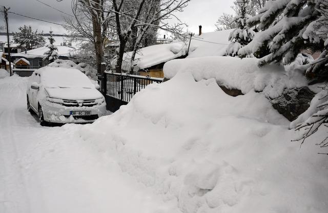 Kars ile Ardahan da kar yerini soğuk havaya bıraktı 6