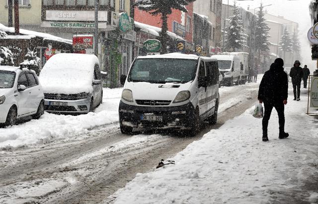 Kars ile Ardahan da kar yerini soğuk havaya bıraktı 4