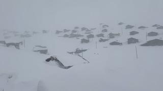 Kars ile Ardahan'da kar yerini soğuk havaya bıraktı