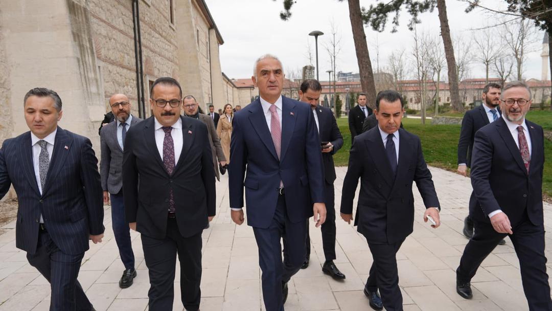 İki İznik &ccedil;inisi yıllar sonra yeniden T&uuml;rkiye de: "Bizim olanları geri getirene kadar m&uuml;cadelemiz s&uuml;recek" 1