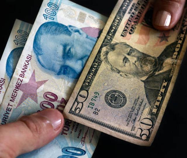 Dolar karşısında tek kazanan oldu! T&uuml;rk Lirası rakiplerine fark attı