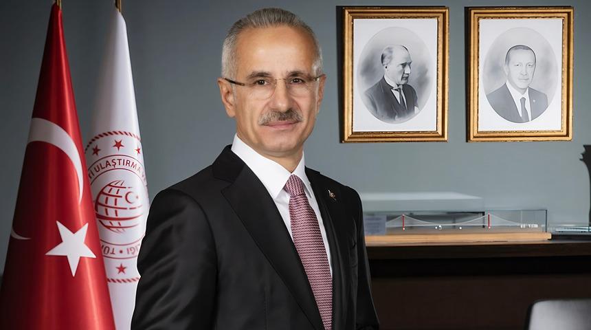 Bakan Uraloğlu d&uuml;zenlemeyi duyurdu: Otob&uuml;s firmalarına bayram i&ccedil;in ek sefer