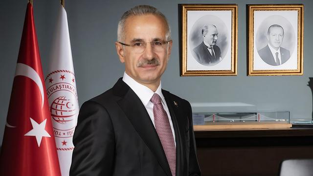 Bakan Uraloğlu düzenlemeyi duyurdu: Otobüs firmalarına bayram için ek sefer