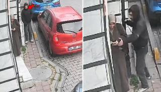 Sokak ortasında hırsızlık! Kadının elinden kapıp ka&ccedil;tı