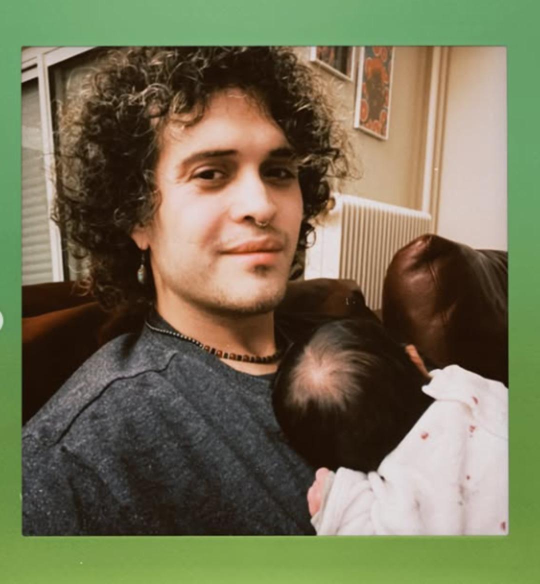 T&uuml;rkiye yi terk etmişti! O Ses T&uuml;rkiye şampiyonu Emre Sertkaya baba oldu 3