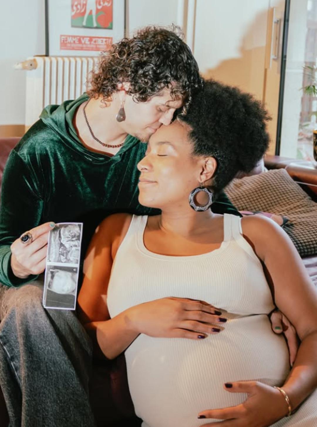 T&uuml;rkiye yi terk etmişti! O Ses T&uuml;rkiye şampiyonu Emre Sertkaya baba oldu 1