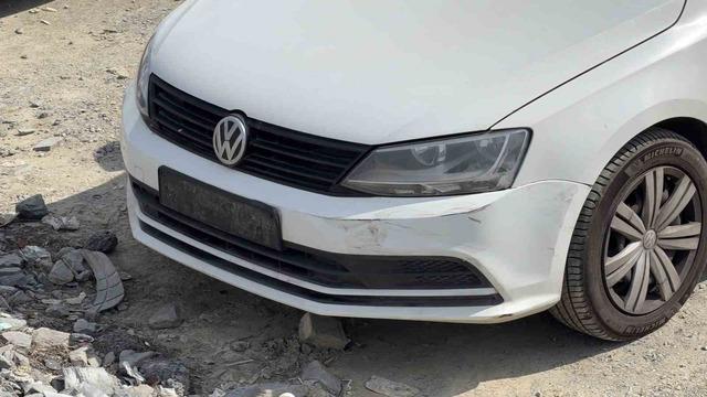 Arnavutk&ouml;y&rsquo;de park etmek isterken ara&ccedil;ların &uuml;zerine &ccedil;ıktı 3