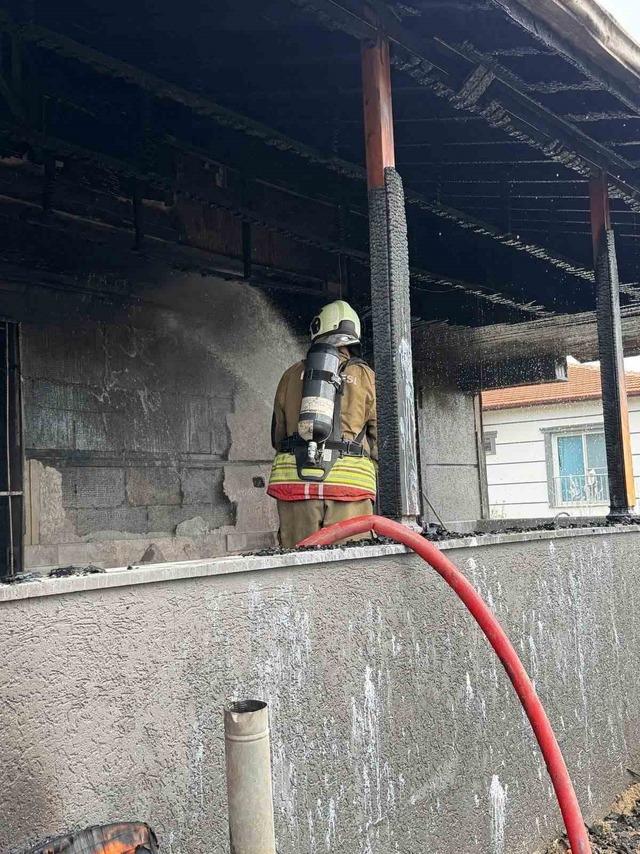 Antakya&rsquo;da ev yangını 3