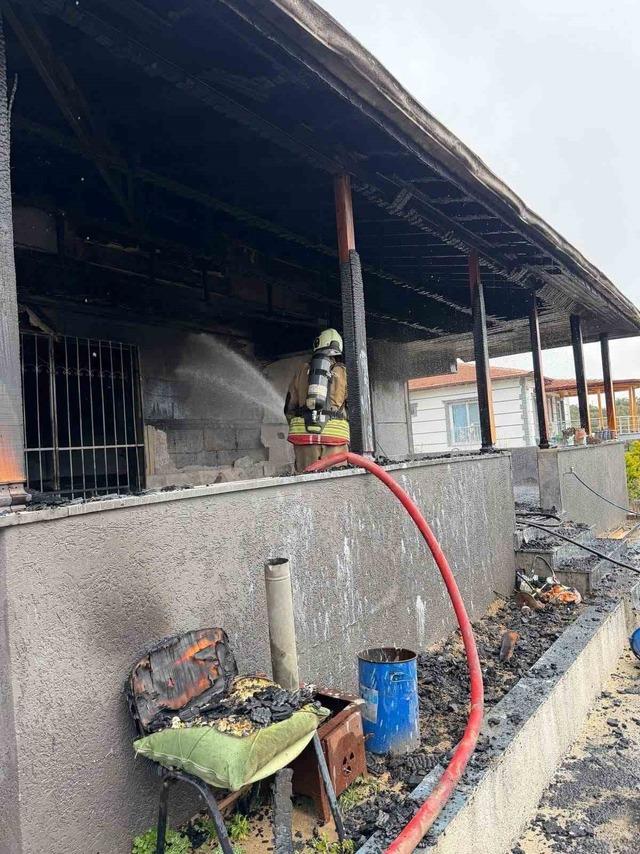 Antakya&rsquo;da ev yangını 1