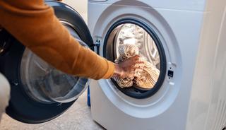 &Ccedil;amaşır makinesinin kapağını a&ccedil;ık bırakmayın! İşte zararları...