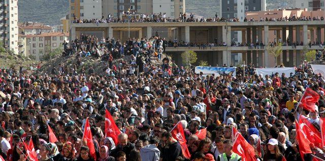 Kayseri'de SOLOTÜRK'ten gösteri uçuşu