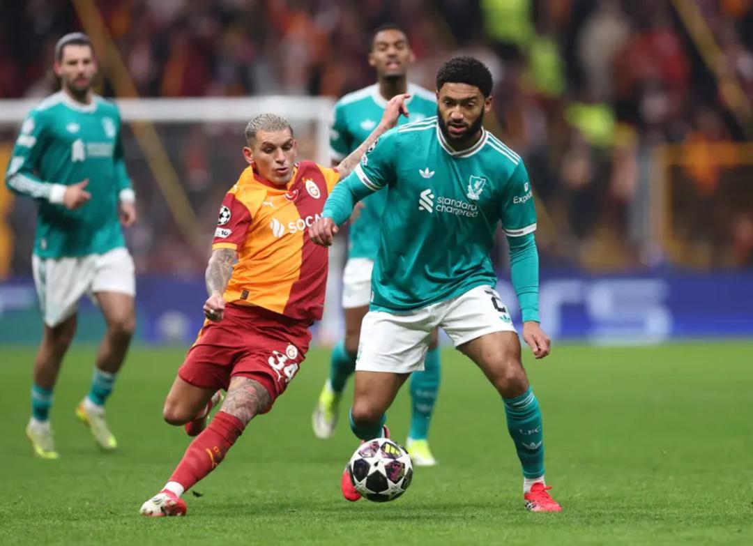 Arne Slot Galatasaray ma&ccedil;ı &ouml;ncesi yıldız ismin sakatlığını duyurdu! "Antrenmana katılacak durumda değildi..." 7