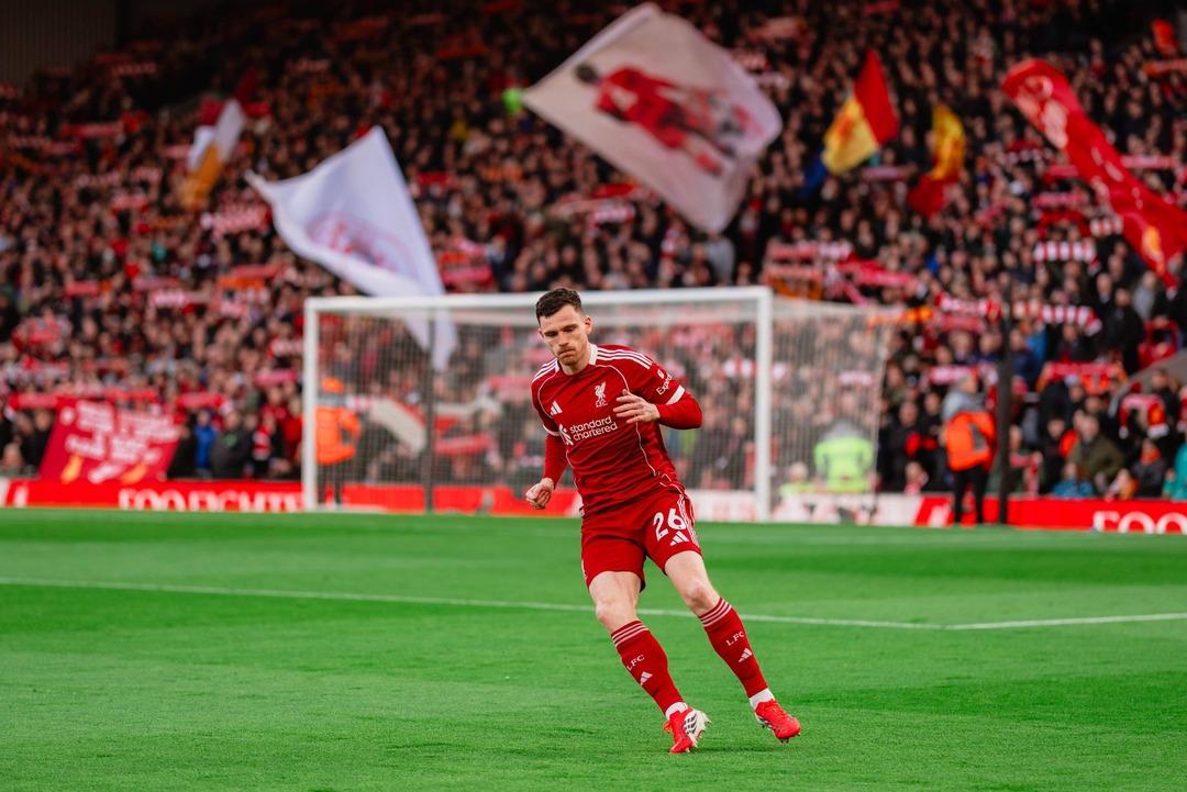 Arne Slot Galatasaray ma&ccedil;ı &ouml;ncesi yıldız ismin sakatlığını duyurdu! "Antrenmana katılacak durumda değildi..." 6