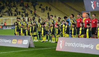Kadık&ouml;y&rsquo;de şok g&ouml;r&uuml;nt&uuml;! F.Bah&ccedil;e trib&uuml;nleri ıssız kaldı: Herkes şaşırdı