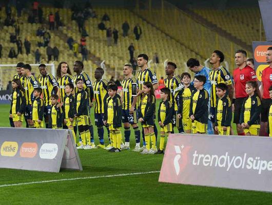 Kadık&ouml;y&rsquo;de şok g&ouml;r&uuml;nt&uuml;! F.Bah&ccedil;e trib&uuml;nleri ıssız kaldı: Herkes şaşırdı