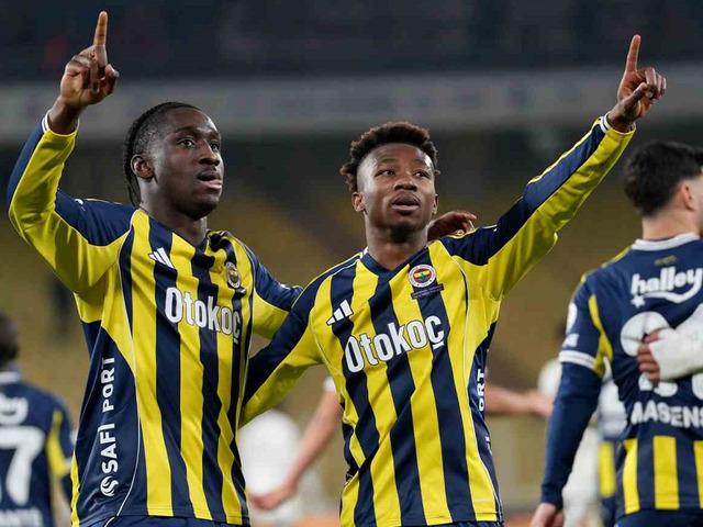 Fenerbah&ccedil;e'de Nene hat-trick yaptı! Gaziantep FK'yı 4-1 ile ge&ccedil;ti...