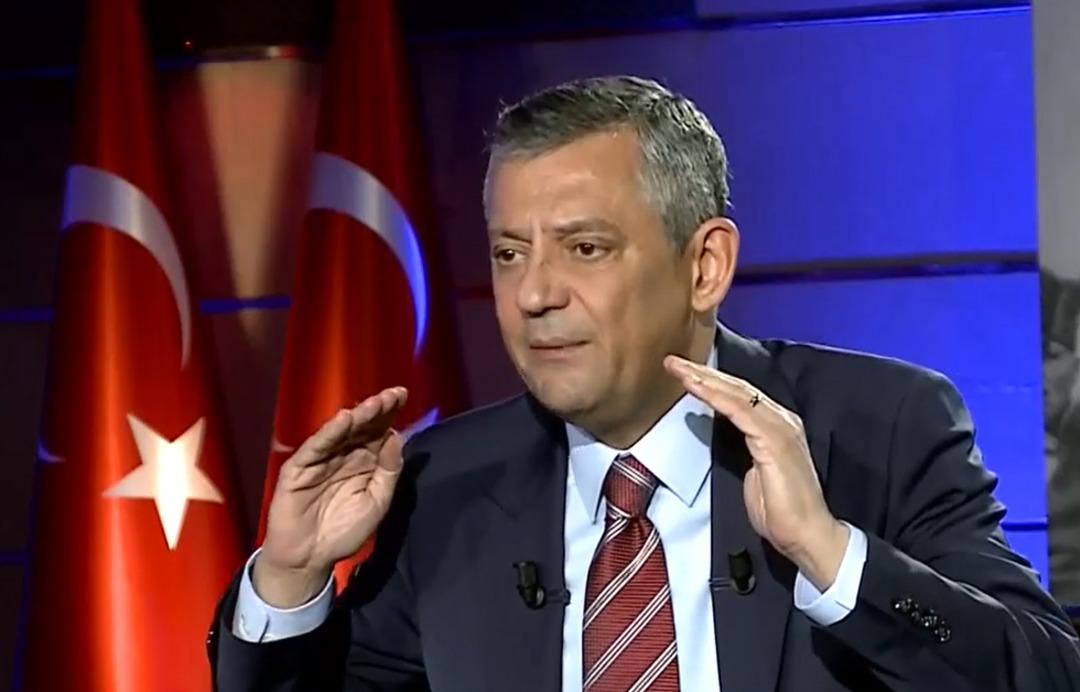 İmamoğlu i&ccedil;in  ev hapsi  s&ouml;zleri g&uuml;ndem olmuştu! &Ouml;zg&uuml;r &Ouml;zel den yeni a&ccedil;ıklama: "&Ccedil;ok insani bir şeyle s&ouml;yledim" 1