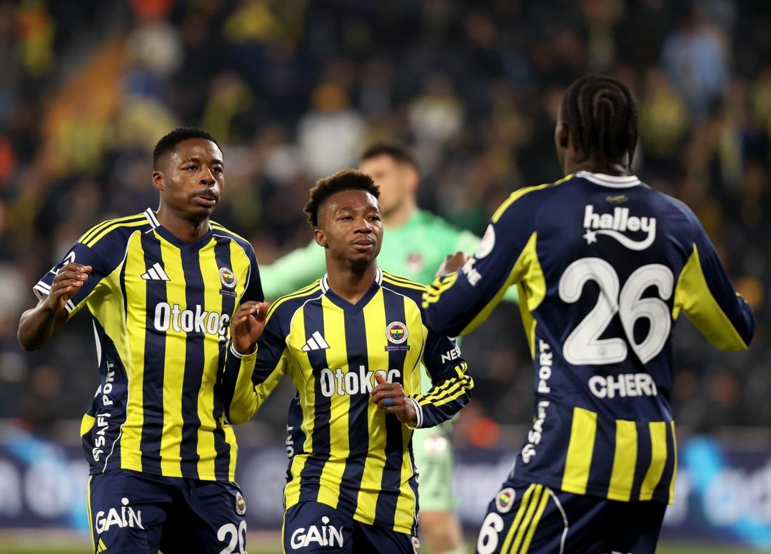 Fenerbahçe, Nene nin hat-trick yaptığı maçta Gaziantep FK yı 4-1 mağlup etti! 4