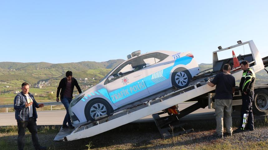 Polis pes etti! İkinci kez soyulan maket polis aracı kaldırıldı