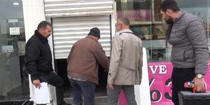 Hayatlarının şokunu yaşadılar! Kapıda not, i&ccedil;eride boş kasa