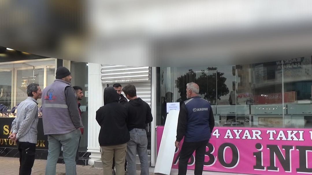 Kuyumcuya g&uuml;vendiler hayatlarının şokunu yaşadılar! Kapıda not, i&ccedil;eride boş kasa 2