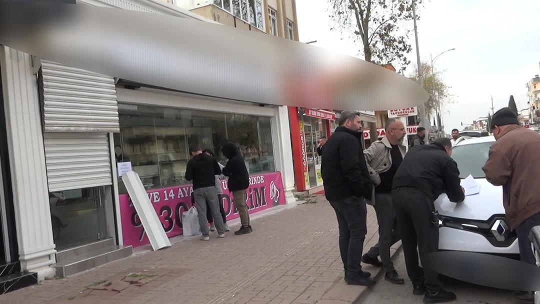 Kuyumcuya g&uuml;vendiler hayatlarının şokunu yaşadılar! Kapıda not, i&ccedil;eride boş kasa 5