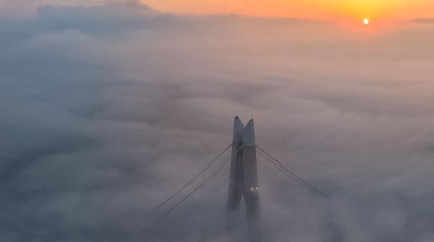 İstanbul'da sabahın ilk ışıklarıyla mest eden g&ouml;r&uuml;nt&uuml;