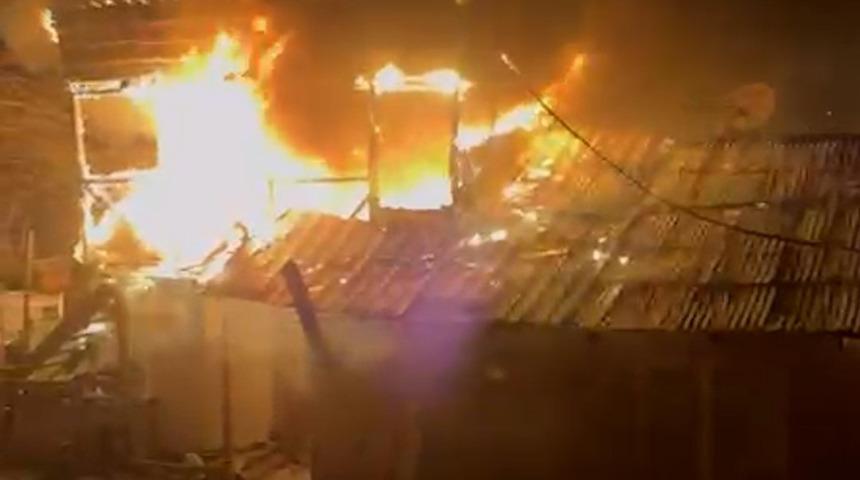 Bolu&rsquo;da tek katlı ev k&uuml;le d&ouml;nd&uuml;