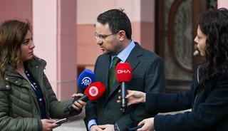 Akın G&uuml;rlek, &Ouml;zg&uuml;r &Ouml;zel'e mal varlığını a&ccedil;ıklayarak yanıt verdi