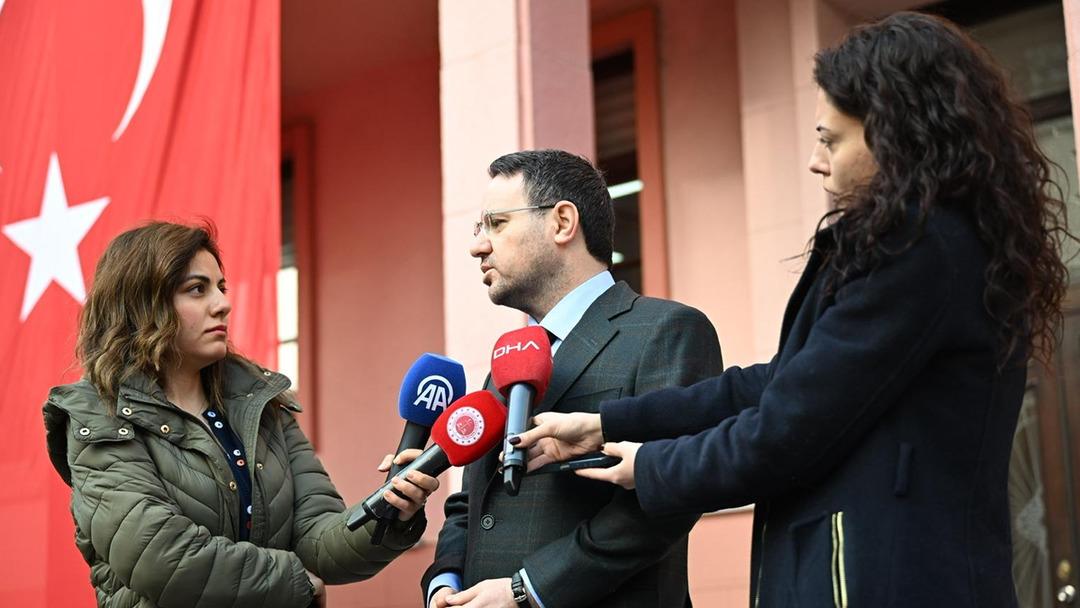 Akın G&uuml;rlek, &Ouml;zg&uuml;r &Ouml;zel e mal varlığını a&ccedil;ıklayarak yanıt verdi! G&uuml;ndem olacak Muhittin B&ouml;cek &ccedil;ıkışı 1